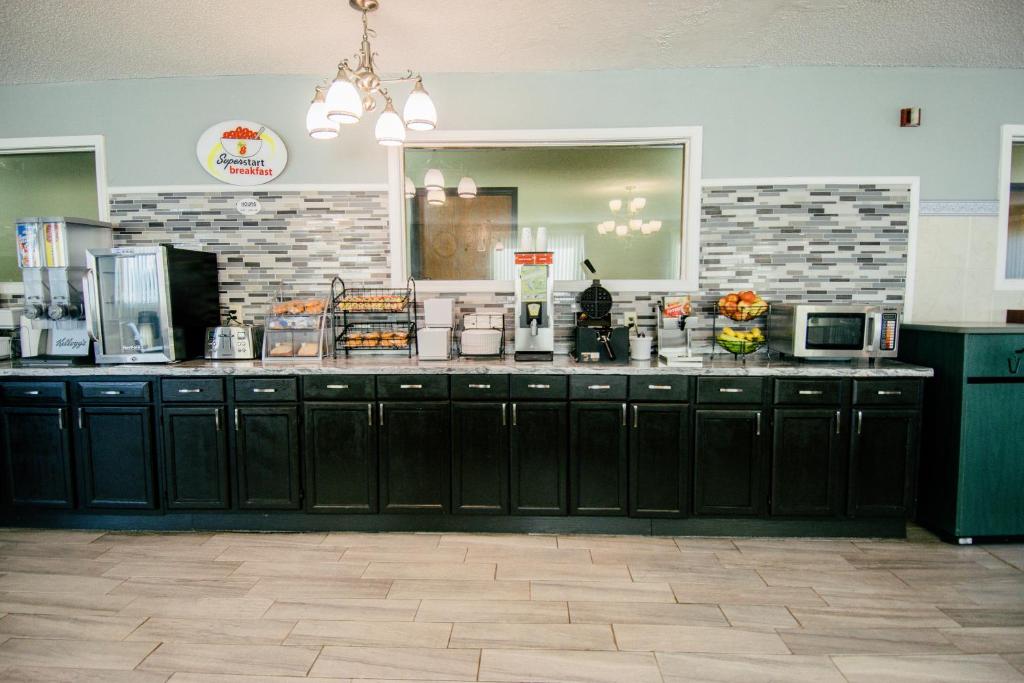Super 8 by Wyndham McLean/Bloomington SW - image 5
