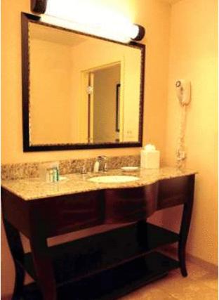 Hampton Inn & Suites McAlester - image 2