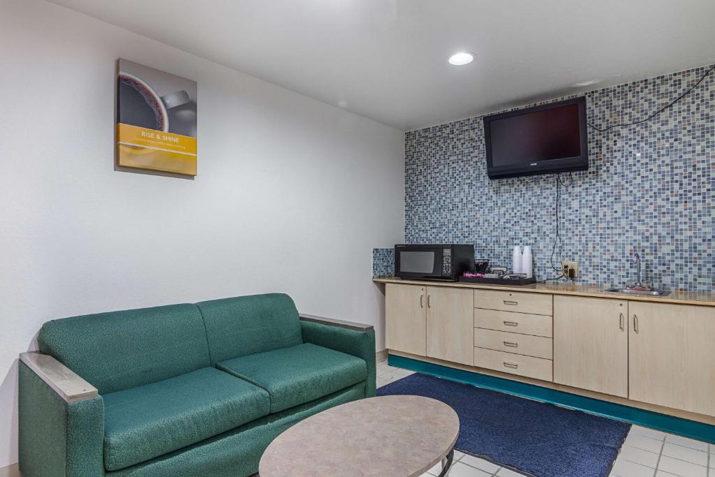 Motel 6-Mcalester OK - image 7