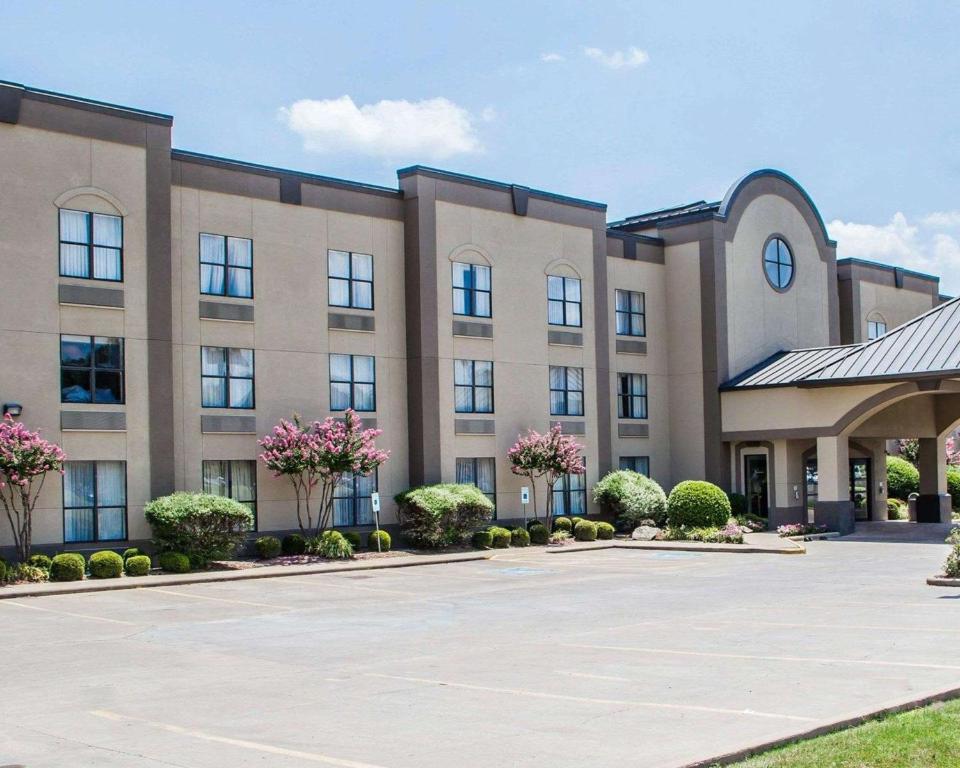 Comfort Suites McAlester - image 4