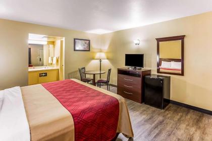 Econo Lodge McAlester - image 6