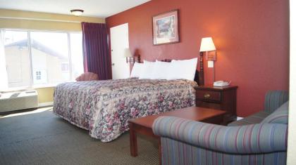 Holiday Lodge & Suites - image 12