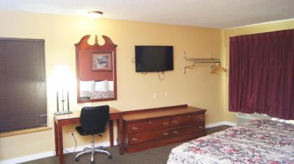 Holiday Lodge & Suites - image 13