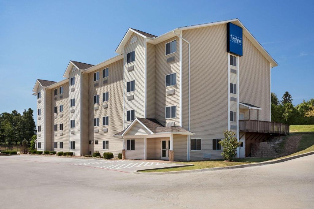 Travelodge by Wyndham McAlester - main image