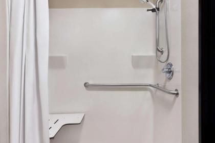 Travelodge by Wyndham McAlester - image 13