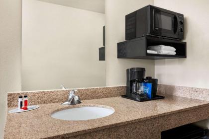 Travelodge by Wyndham McAlester - image 7
