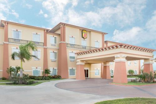 Super 8 by Wyndham Hidalgo at La Plaza Mall & Mcallen Airport - main image