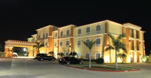 Super 8 by Wyndham Hidalgo at La Plaza Mall & Mcallen Airport - image 2