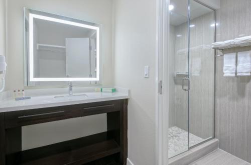 Hawthorn Suites by Wyndham McAllen - image 2