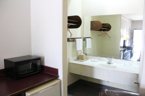 Texas Inn Downtown McAllen - image 2