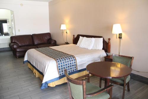 Texas Inn Downtown McAllen - image 4