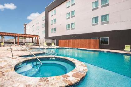 La Quinta by Wyndham McAllen Convention Center - image 4