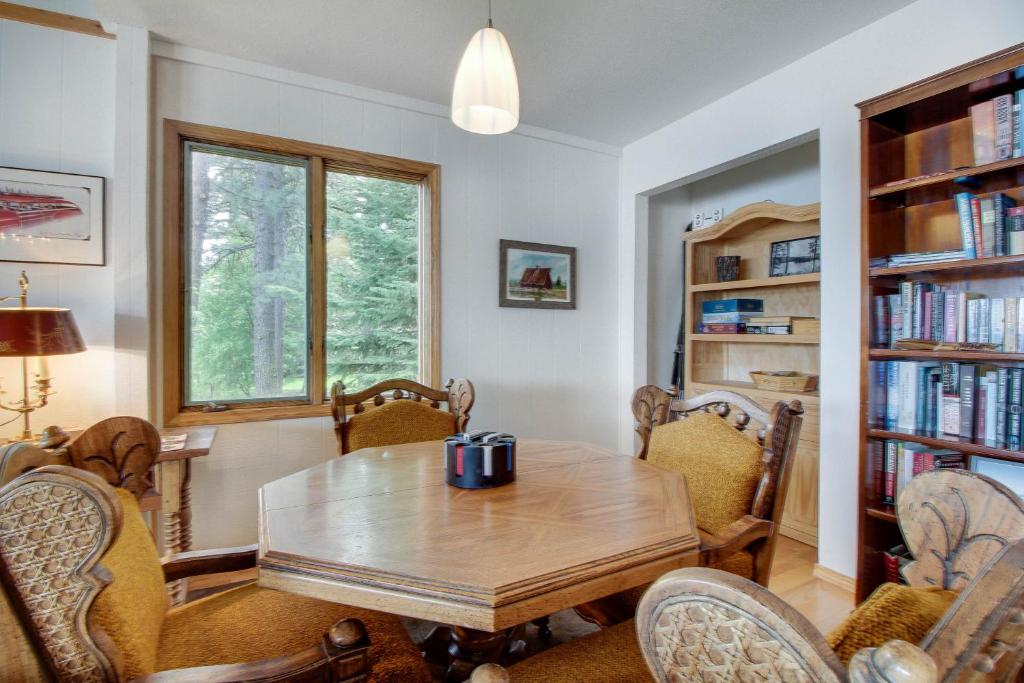 Crystal Beach Lakefront Condo - image 3