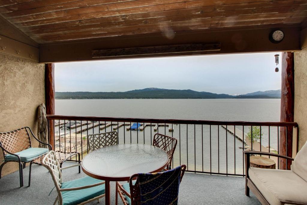 Crystal Beach Lakefront Condo - image 4