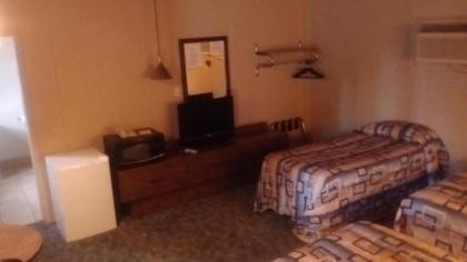 Cedar Inn - image 10