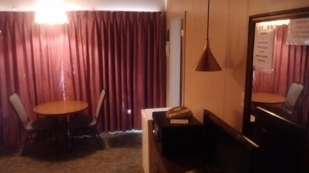 Cedar Inn - image 6