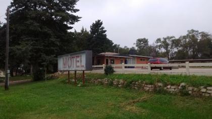 Cedar Inn - image 7
