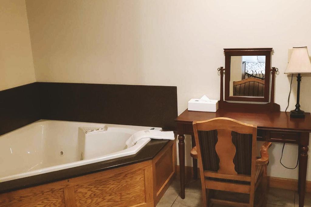 Coratel Inn & Suites McCook - image 4