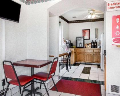 Econo Lodge McDonough - image 10
