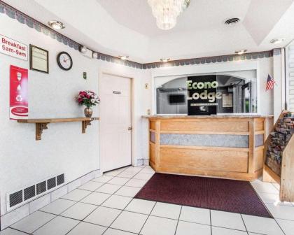 Econo Lodge McDonough - image 3