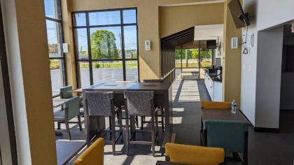Rodeway Inn - image 5