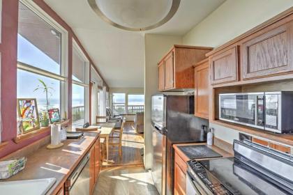 Oceanfront Clam Beach House with Private Hot Tub! - image 10