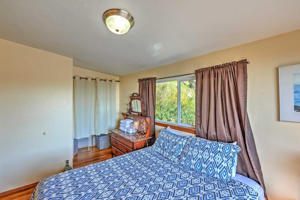 Oceanfront Clam Beach House with Private Hot Tub! - image 3