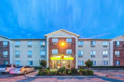 Super 8 by Wyndham McKinney/Plano Area - image 1
