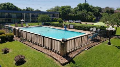 Red Roof Inn & Conference Center McKinney - image 5