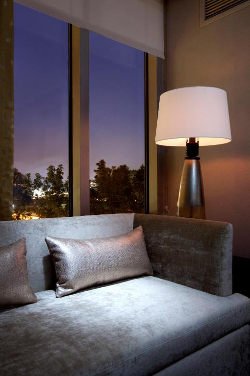 Hilton McLean Tysons Corner - image 5