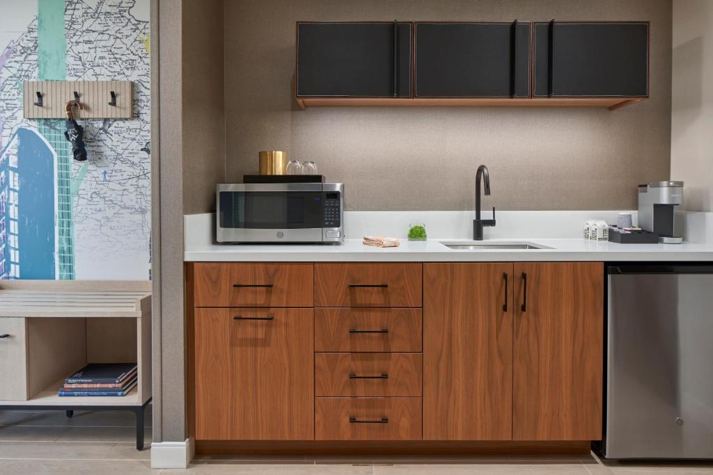 The Watermark Hotel - image 3