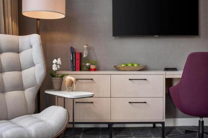 The Watermark Hotel - image 4