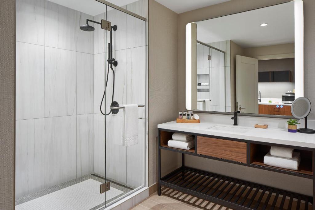 The Watermark Hotel - image 5