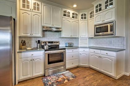 McMinnville Wine Country Home with Hot Tub and Deck - image 10