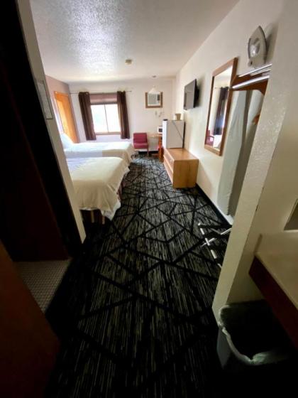 Woodland Inn & Suites - image 15
