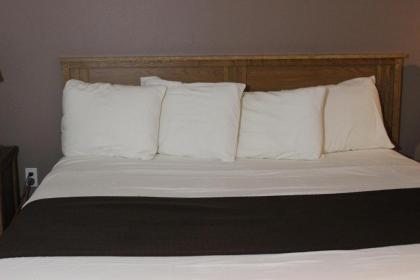 Woodland Inn & Suites - image 6