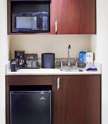 SpringHill Suites by Marriott Medford - image 9