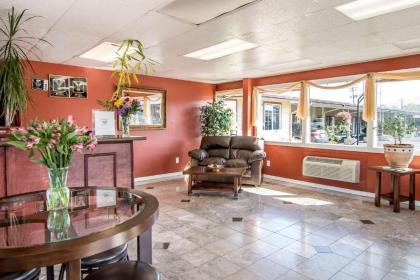 Rodeway Inn Medford - image 5