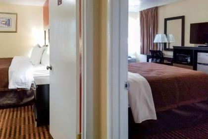 Rodeway Inn Medford - image 9