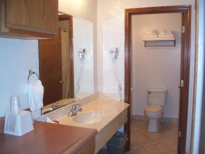 Red Carpet Inn Medford - image 2