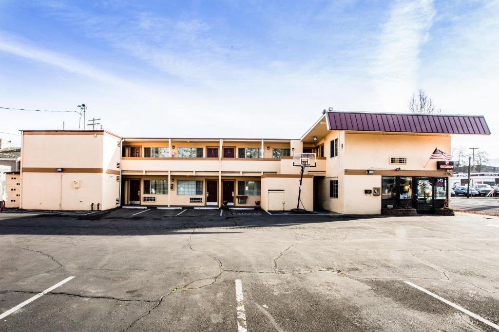 Budget Inn of America - main image