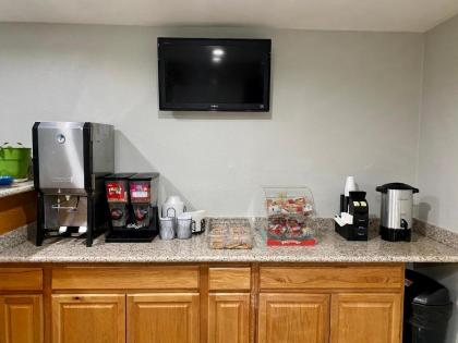 Travelers Inn Medford I-5 - image 14