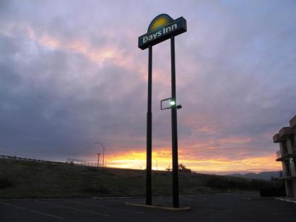 Days Inn by Wyndham Medford - image 14