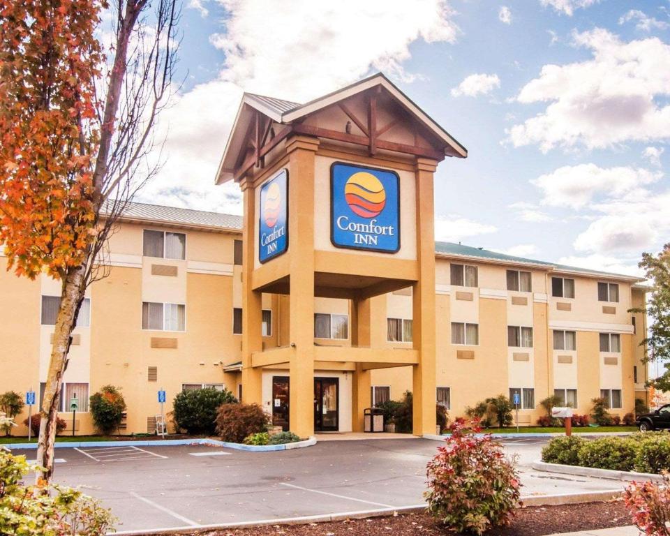 Comfort Inn South-Medford - main image