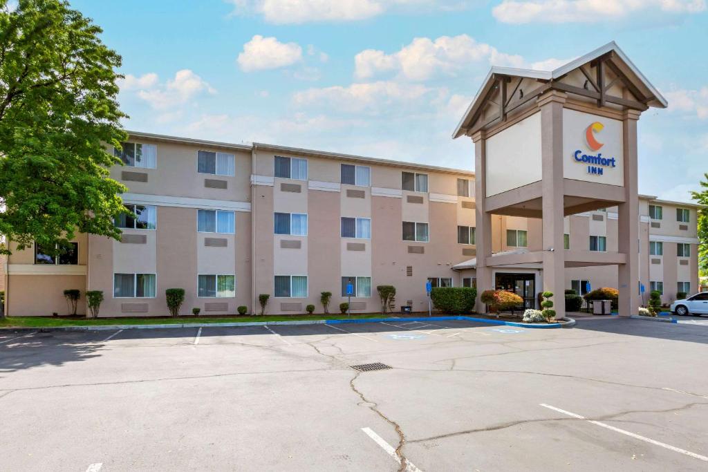 Comfort Inn South-Medford - image 3
