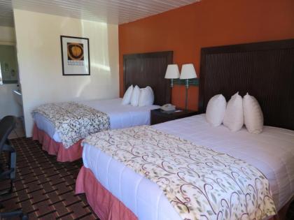 Royal Crest Motel - image 10
