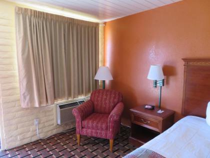 Royal Crest Motel - image 11