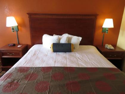 Royal Crest Motel - image 13