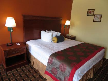 Royal Crest Motel - image 14