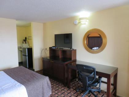 Royal Crest Motel - image 2